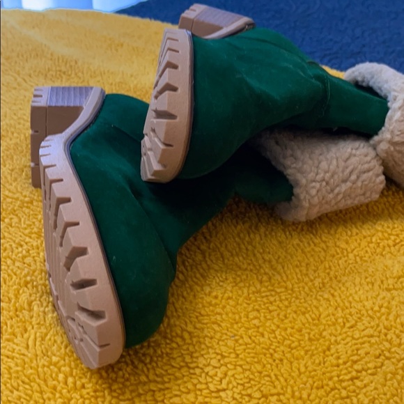 Green boots. All man made materials. Never worn - Picture 5 of 5